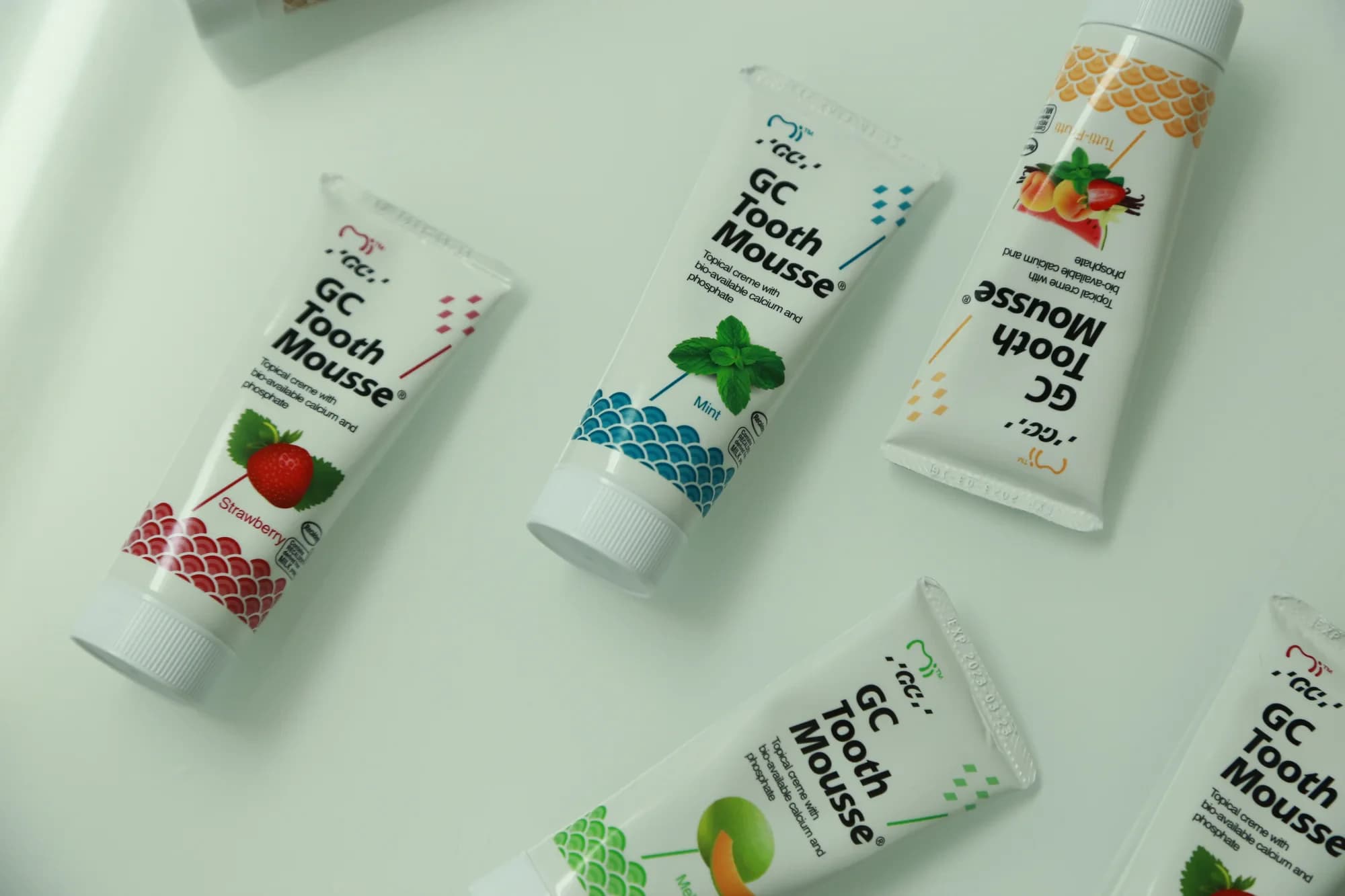 Тюбики крема GC Tooth Mousse для укрепления эмали